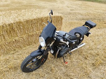 Triumph street twin 900 - 12