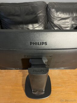 predam PC Lenovo Legion T530-28ICB + monitor 24" Philips 24 - 12