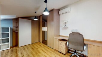 Prenájom 3 izbového zariadeného mezonetu s parkovaním, Hlavn - 12