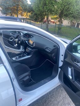 Peugeot 308 1.2 puretech 96kw GT Line - panoráma - 12