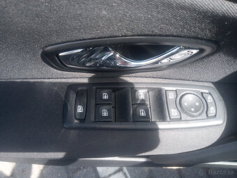 Renault Megane III grandtour 1,5dci - 12