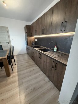Moderný, Zariadený 2-izbový Byt 68 m² po Kompletnej Rekonštr - 12