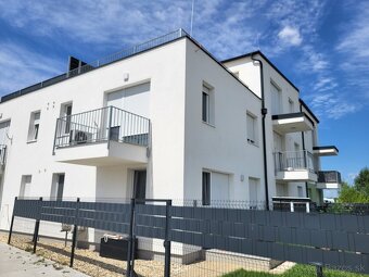 Na predaj 3 izbový Penthouse byt 22 m. od Bratislavy - Levél - 12