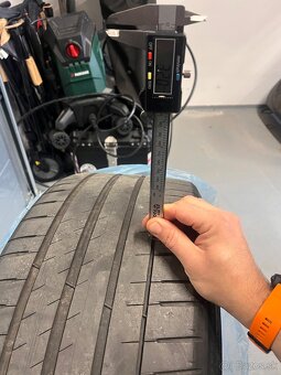 Michelin Pilot Sport EV 255/40 R20 - 12