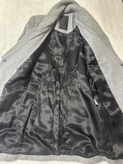 Asymetrický sivý kabát zn. Pietro Filipi originál - 12