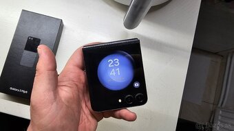 Samsung Galaxy Z Flip 5 tmavý 256GB - aj vymením - 12