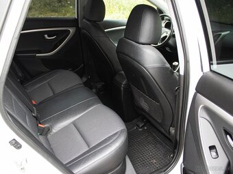 Hyundai i30 CW 1.6 CRDi 136 Family - 12