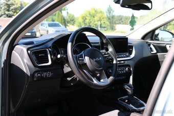Kia Ceed SW 1.5 T-GDi Gold A/T + Navi - 12