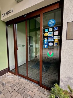 Atraktívny apartmán s terasou, parkovaním a wellness - 12