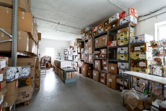 Ponúkame na predaj budovu / skladový priestor v Strážskom - 12