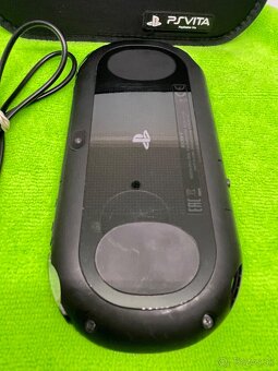 PS VITA PCH-2016 - LCD displej +8gb karta - 12