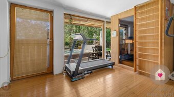 MA/ZOHOR - Rodinný dom s 2 bytovými jednotkami a 3 garážami - 12