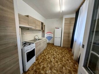Predaj 3 izbový byt, čiastočne zrekonštruovaný, 72m2, centr - 12