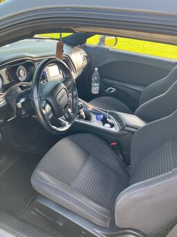 Dodge Challenger 5,7 HEMI — rok 2017 — 276 kW — manuál - 12