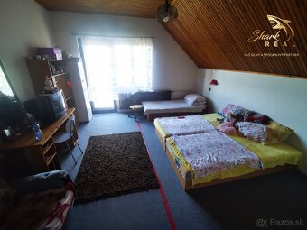 Priestranný 3-podlažný rodinný dom, pozemok 3544 m2 - 12
