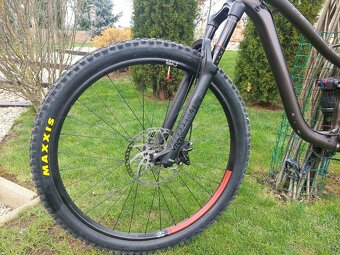 predám horský bicyke cross dt swiss zn. Stay true - 12