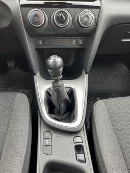 Predám Toyota Yaris Cross benzin - 12