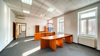 Administratívne priestory na prenájom v reprezentatívnej bud - 12