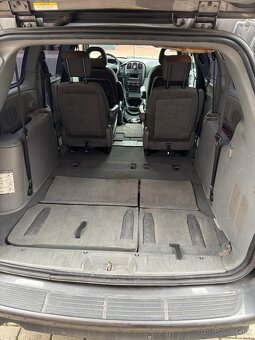 Predám Chrysler Grand Voyager 3.3 V6 2006 - 12