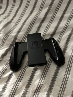 Nintendo Switch (2017) - 12