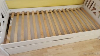 Detská domčeková dvoj-posteľ + rošty + matrace - 12