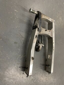 suzuki sv650 vyfuk kryt strmen podsedlovka kyvna chladič - 12