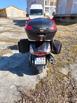 Honda Silver Wing 600 - 12