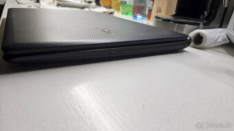 Starší notebook Acer - dobrá výdrž bat, na filmy, intrnet - 12