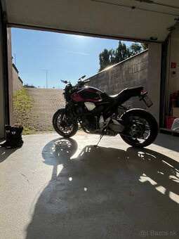 Honda CB1000R - 12