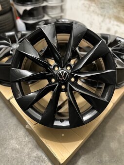 Nepoužité hliníkové disky 5x112 R19 Škoda Crystal Black - 12