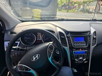 Predam Hyundai i30 CW 1.6i CRDi Style  99275 km  2016 - 12