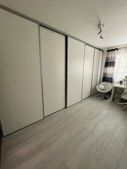 Predam luxusny 4 izbovy byt s loggiou - 12