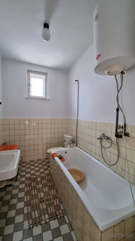 RODINNÝ DOM, GARÁŽ a POZEMOK 765m2 +1310 m2 MODROVKA - NMNV - 12