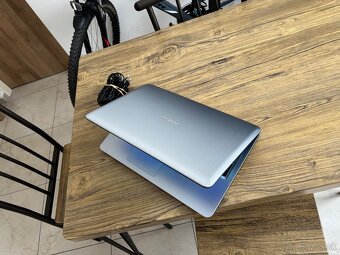 Asus/Notebook/4GB RAM/1TB SSHD/Intel HD grafika 2GB UHD - 12
