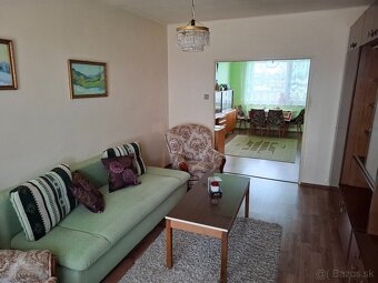 Trojizbový byt s balkónom v pokojnej lokalite obce Buzitka - 12