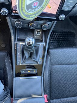 Škoda superb 2.0 TDi 140kw - 12