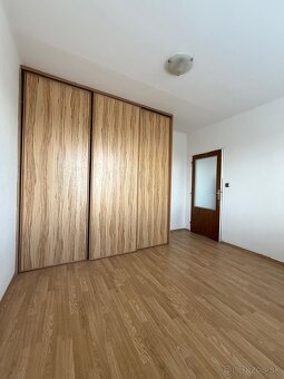 3-izbový byt s balkónom na sídlisku F - 12