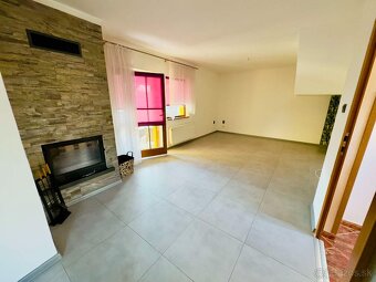 ZNÍŽENÁ CENA  EXKLUZÍVNY RD, 6 IZBOVÝ RODINNÝ DOM, 300 - 12