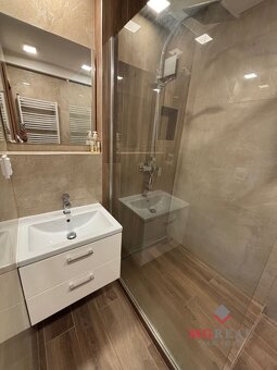 3 izbový byt  balkónom a garážou  Topoľčany- Mravenisko  / P - 12