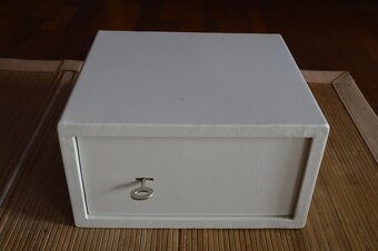 predam tazky, masivny trezor - 12