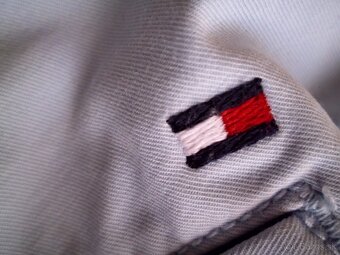 Tommy Hilfiger pánske krátke chino nohavice L - 12