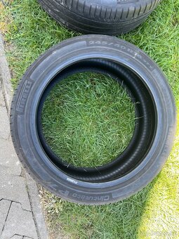 Pirelli 245/40 R18 - 12