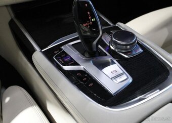 BMW Řada 7 730d xDrive M Sport Nadstandar nafta automat - 12