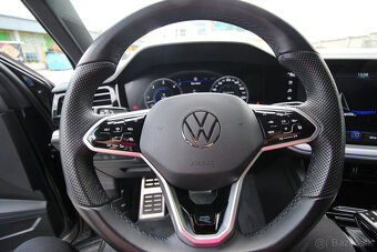 Predám VW TOUAREG 3.0 TDI R-Line, 4x4 - 12