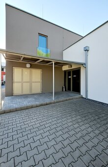 Moderný loft s terasou v centre s parkovaním - 12