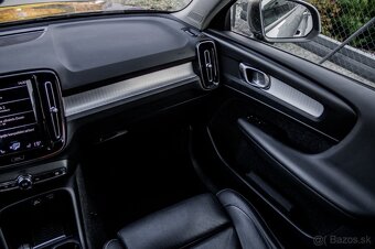 Volvo XC40 D4 Momentum AWD A/T - 12