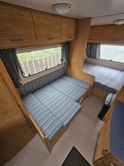 Lahky obytny prives Caravelair - 900 kg, predstan - 12
