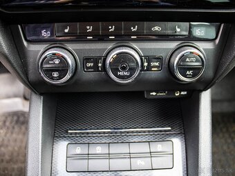 Škoda Octavia Combi 2.0 TDI DPF RS - 12