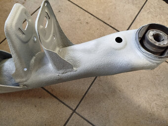 Audi A4 B8 kombi ľavý zadný blatník 100€ - 12