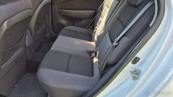 Hyundai i30 cw  ( combi ) , kupované na Slovensku - 12